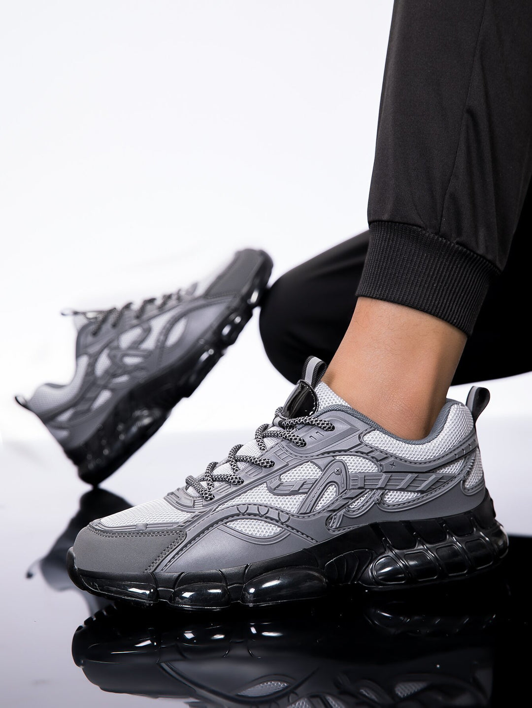 Herren Sportlicher Chunky-Sneaker mit glänzenden Overlays und gedämpfter Luftkissen-Sohle Echoarchiv