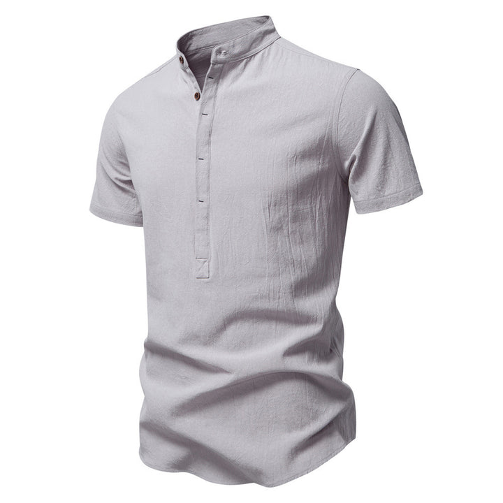 Herren nan lässiges Kurzarmshirt mit Stehkragen, halber Knopfleiste und leicht strukturierter Baumwoll-Leinen-Qualität Echo Archiv