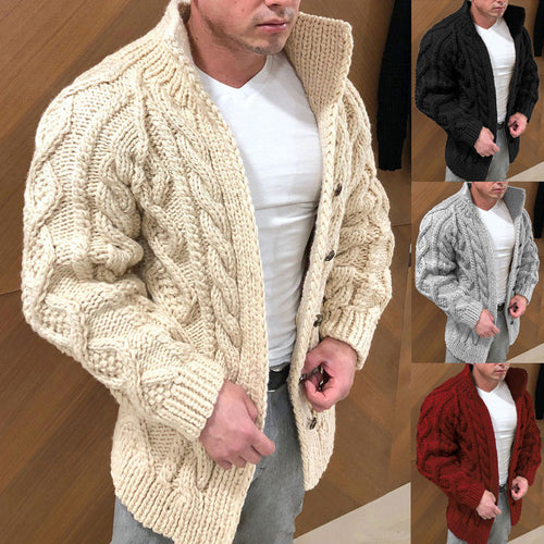 Herren Grober Zopfstrick-Cardigan mit hohem Stehkragen und Hornknöpfen Echo Archiv