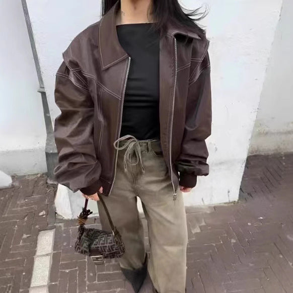 Damen modische Lederjacke mit strukturiertem Kragen und praktischen Taschen Echoarchiv
