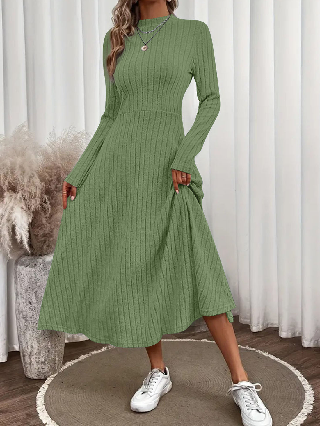 Damen Geripptes Strickmidikleid mit hohem Stehkragen und taillierter A-Linie – Élara