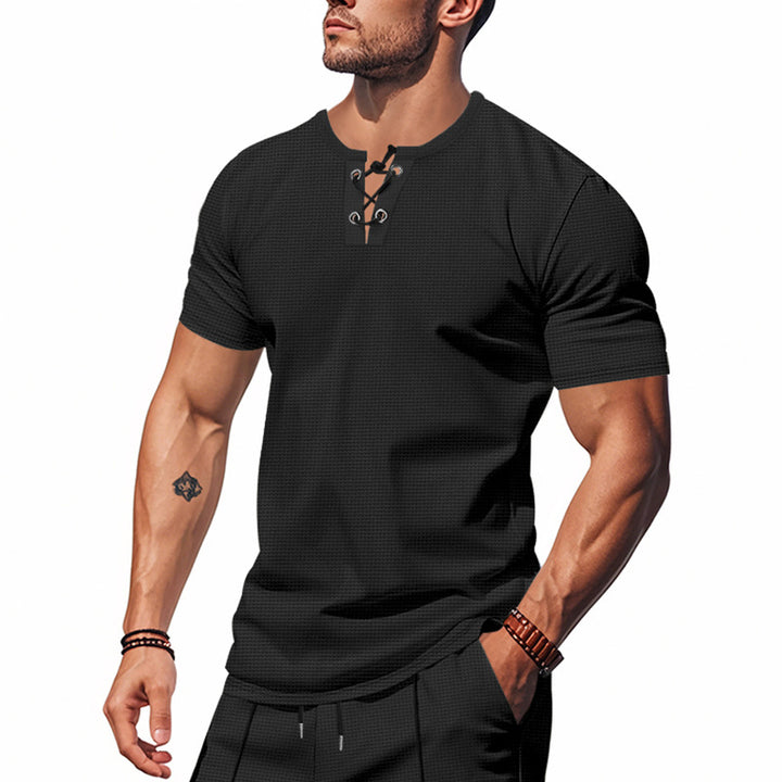 Herren Kurzarm-Henley-T-Shirt mit dekorativem Knopfverschluss Echoarchiv