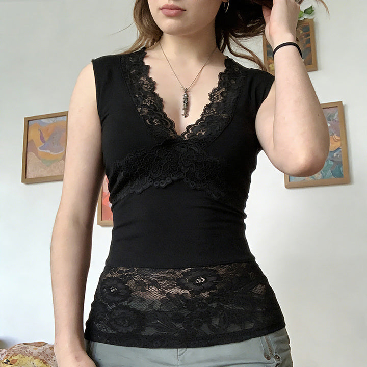 Damen-Spitzen-Tanktop mit tiefem V-Ausschnitt und dekorativen Rüschendetails Echo Archiv
