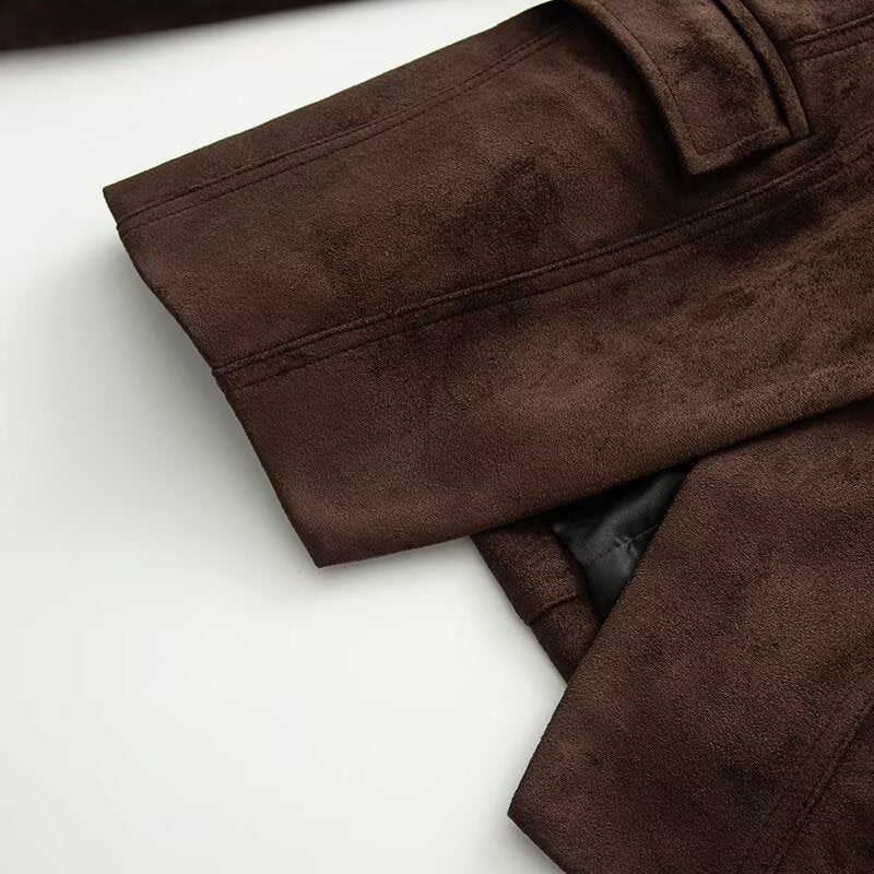 Damen Taillierter Veloursleder-Blazer mit Reverskragen und Pattentaschen Echoarchiv