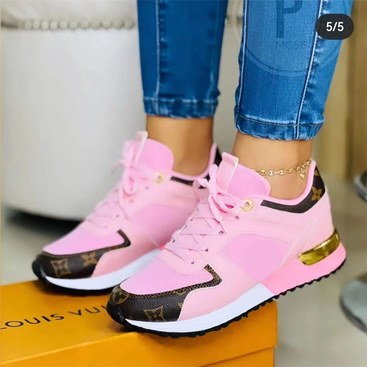Damen Plateau-Sneakers mit atmungsaktivem Mesh, gepolsterter Innensohle und dekorativem Logomuster-Besatz – Névara