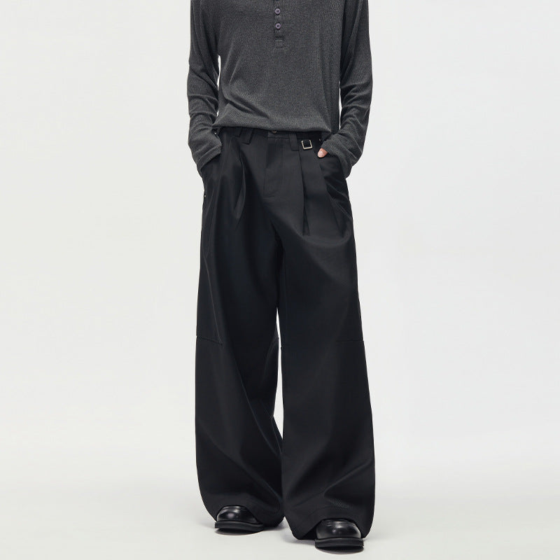 Herren Weite Plissierte High-Waist Anzughose mit Utility-Gürtel Echo Archiv