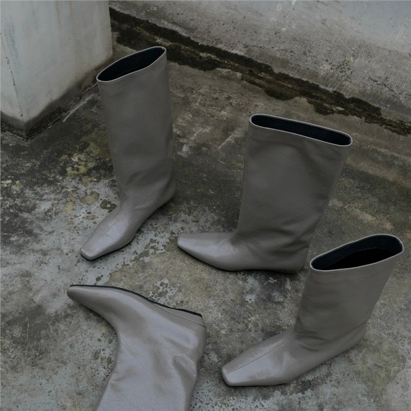 Damen Weiche kniehohe Slouch-Boots mit spitzer Zehenform und ergonomischer Flachsohle – Lioré