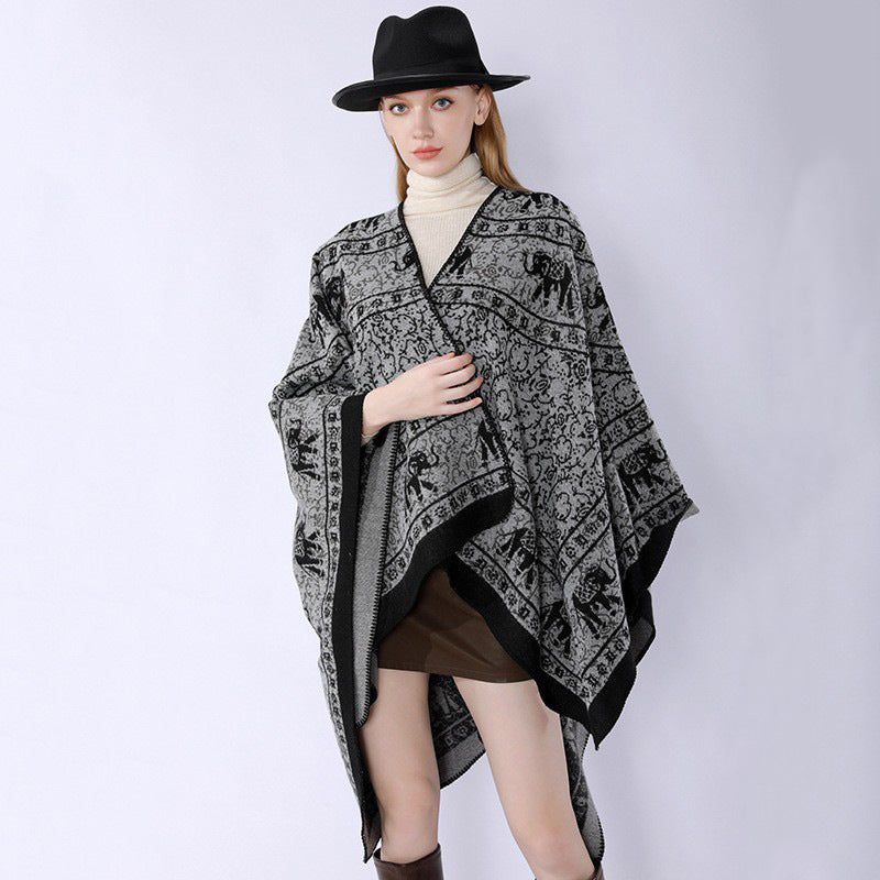 Damen Capeponcho im Wickelstil mit ornamentaler Jacquardstruktur und offenem Kimono-Fall – Célinea