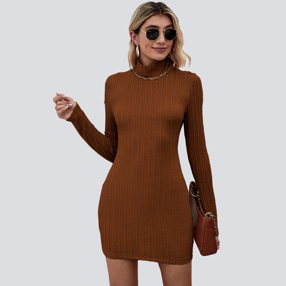 Damen figurbetontes Strickkleid mit Rollkragen und Zopfstrick-Optik – Élara