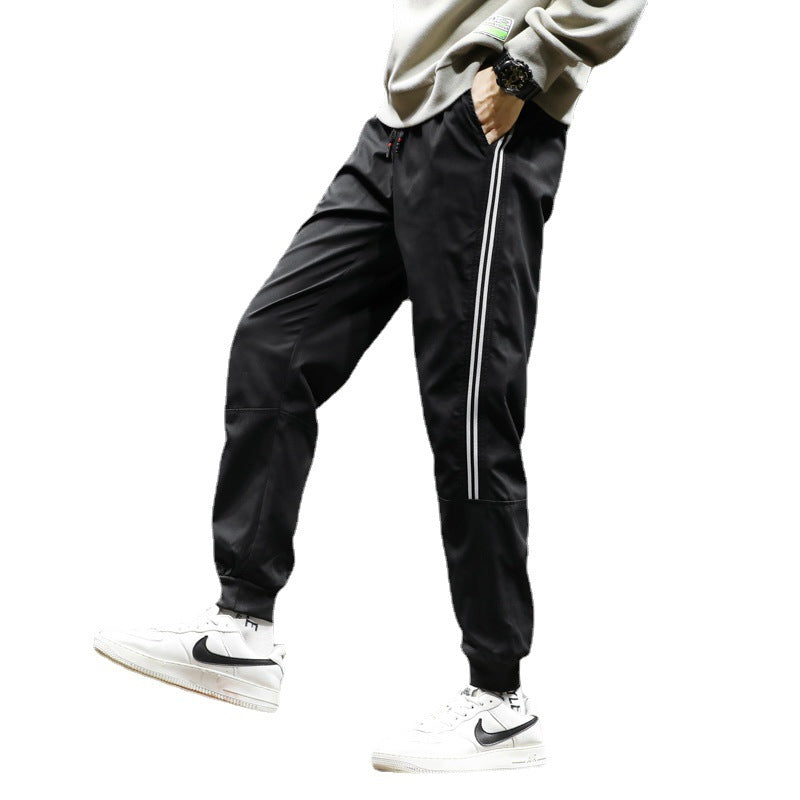 Herren Sportliche Nylon-Joggerhose mit elastischem Bund und seitlichen Kontraststreifen Echo Archiv