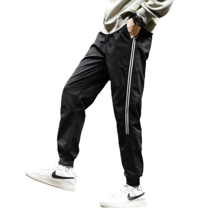 Herren Sportliche Nylon-Joggerhose mit elastischem Bund und seitlichen Kontraststreifen Echo Archiv