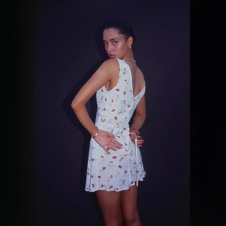 Damen Sommerliches Minikleid mit floralem Design und tailliertem Schnitt Echo Archiv