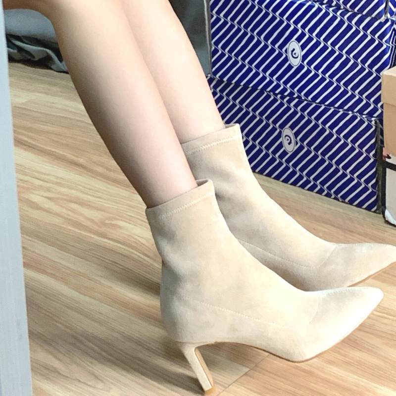 Damen spitz zulaufende Stiefeletten mit Sock-Top und skulpturiertem Stiletto-Absatz – Varelle