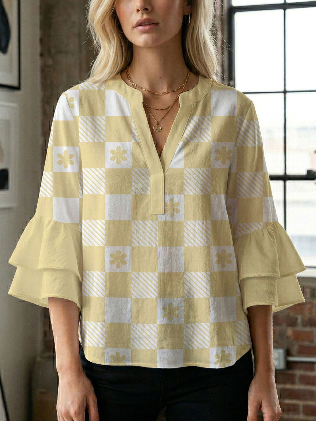 Damen Bluse mit voluminösen Flügelärmel und intensivem Blattmuster Echo Archiv