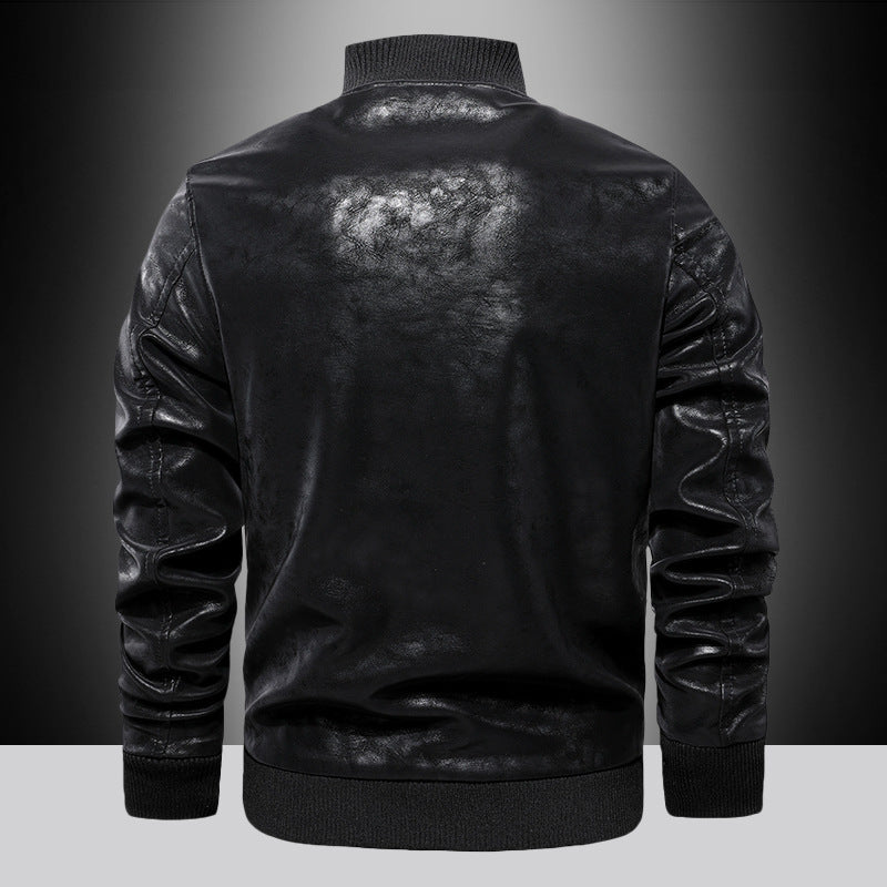 Herren Lederoptik Bomberjacke mit Stickbadge, Rippbündchen und Gold-Details – Brevano