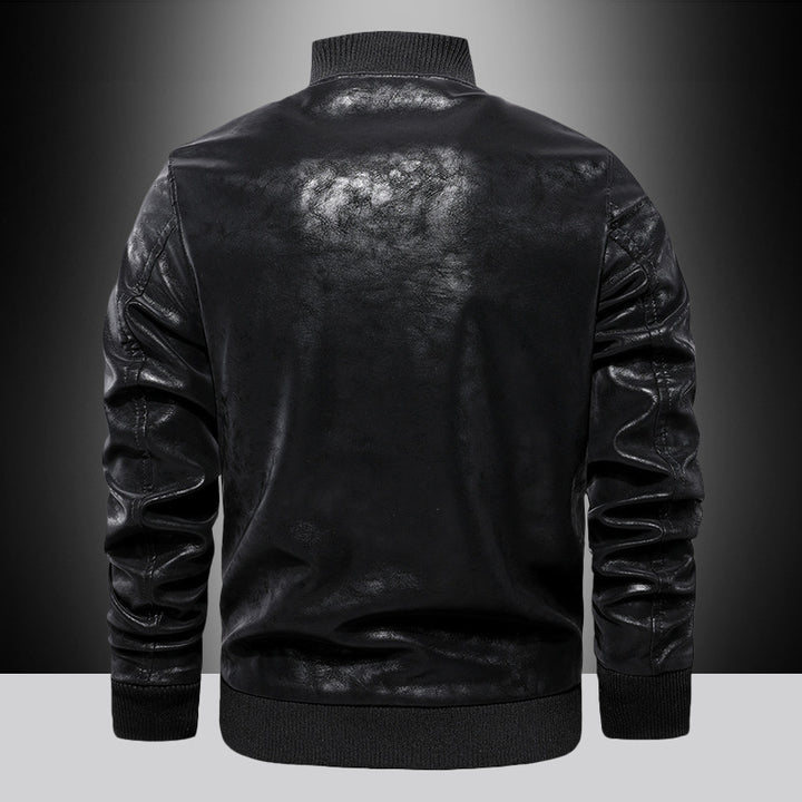 Herren Lederoptik Bomberjacke mit Stickbadge, Rippbündchen und Gold-Details – Brevano
