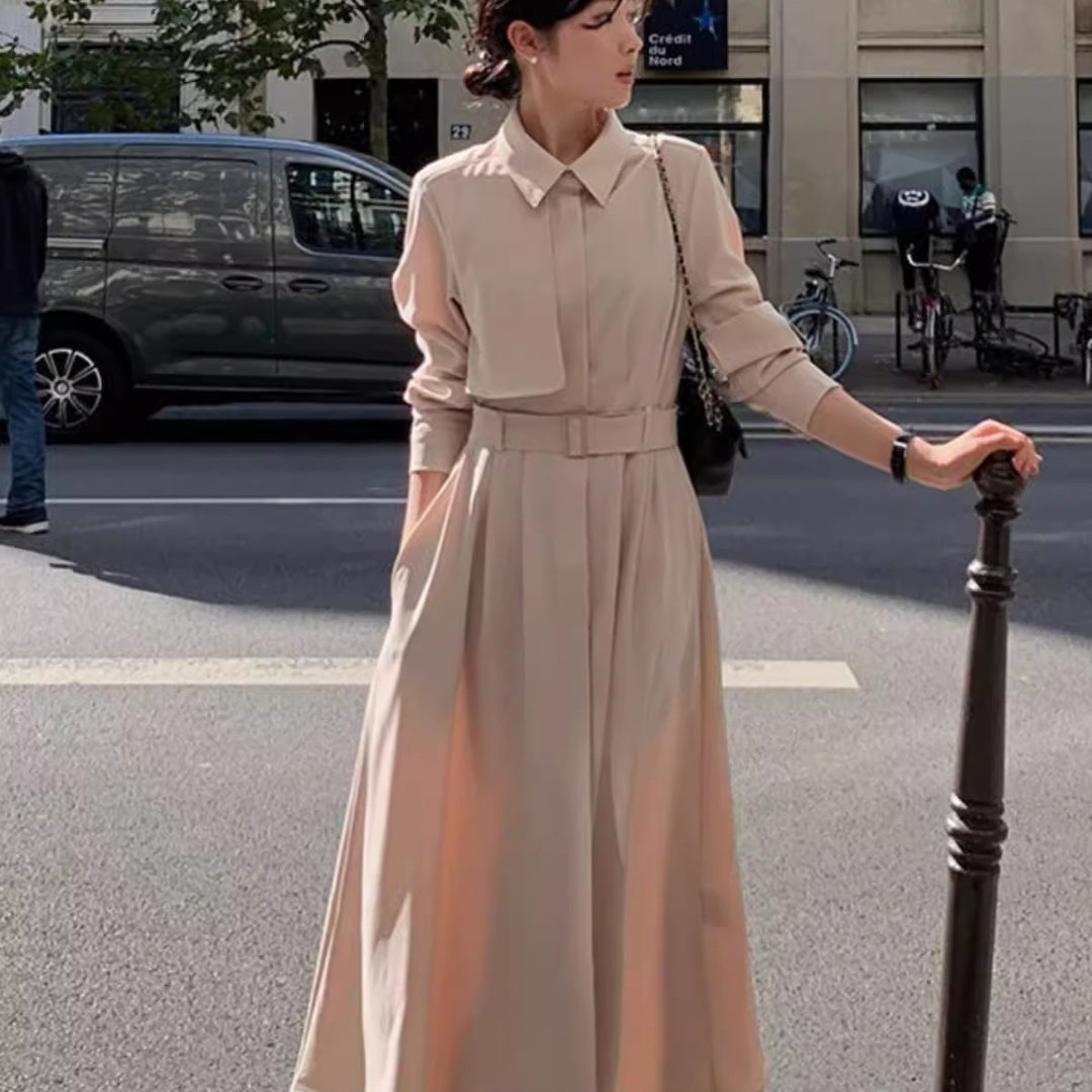 Damen Modernes Hemdblusen-Maxikleid mit taillierendem Stoffgürtel und weitem Tellerrock Echoarchiv