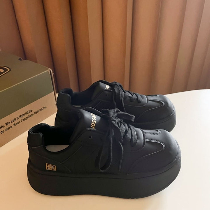 Damen Plateausneaker im Clean‑Chunky‑Design mit extra hoher EVA‑Plateausohle und gepolstertem Komfortkragen – Névara