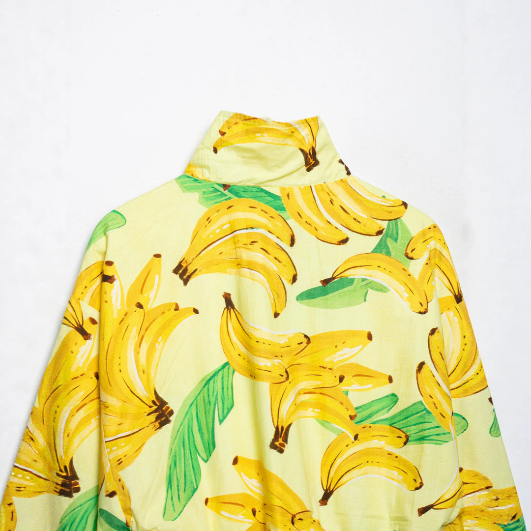 Damen Kurzbluse im Cropped-Boxy-Schnitt mit Banane‑Print, hohem Stehkragen und Tunnelzugsaum Echoarchiv