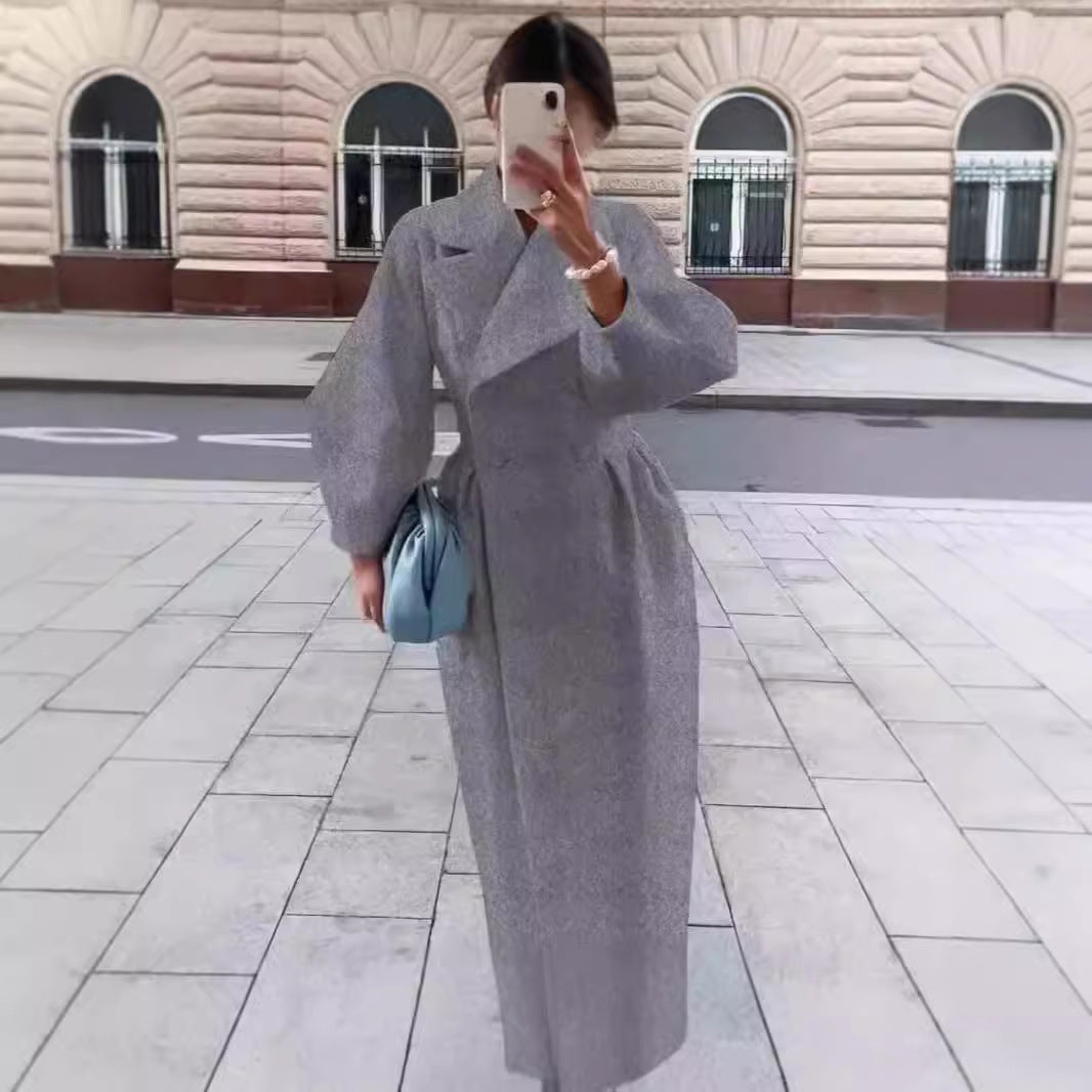 Damen nan taillierter Doppelreihiger Trenchcoat mit weitem Ärmel und hohem Beinschlitz Echo Archiv