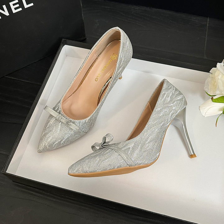 Damen Glänzende spitz zulaufende Stiletto‑Pumps mit Zier‑Schleife Echo Archiv