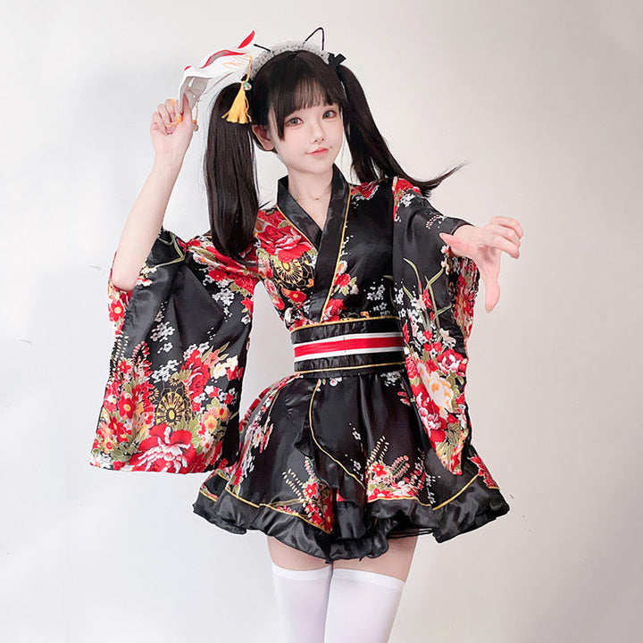 Damen Kimono Kleid mit einem verspielten Schnitt und floralen Akzenten Echo Archiv