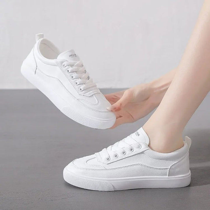 Damen Minimalistische Plateausneaker aus Textil mit gepolstertem Schaft und profilierter Gummisohle – Névara