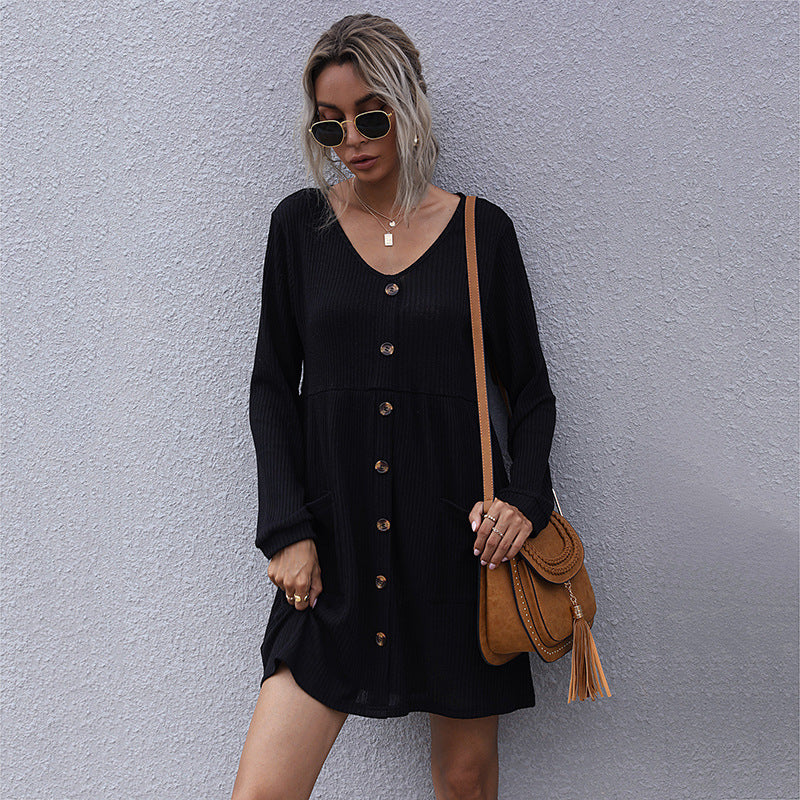 Damen Strick-Kurzkleid mit V‑Ausschnitt, Knopfleiste und Eingrifftaschen Echoarchiv