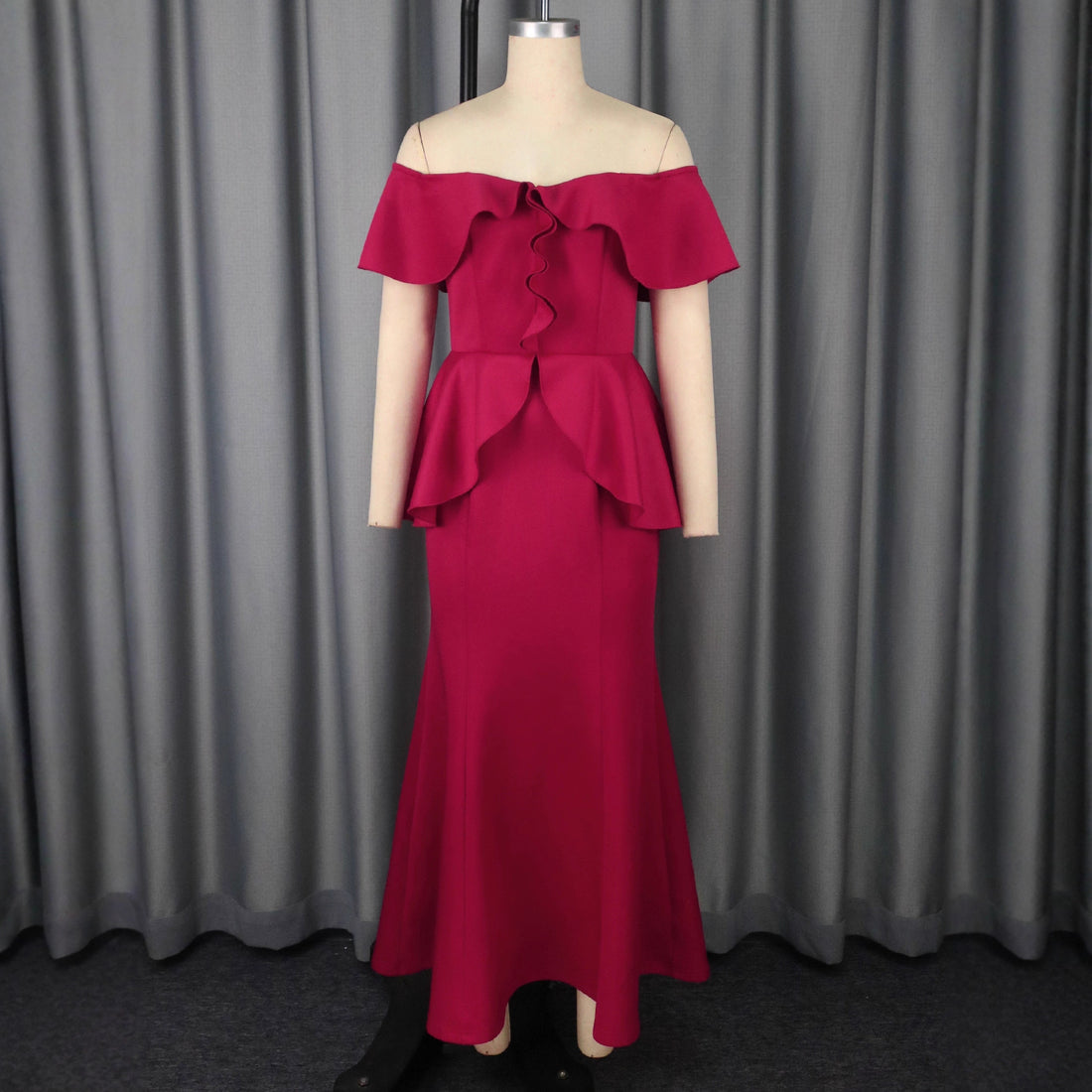Damen Elegantes Abendkleid mit schulterfreien Rüschen – Élara