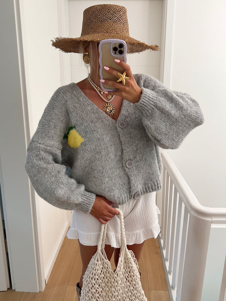Damen Strickjacke mit fröhlichem Zitronenmotiv und Oversized-Schnitt Echoarchiv