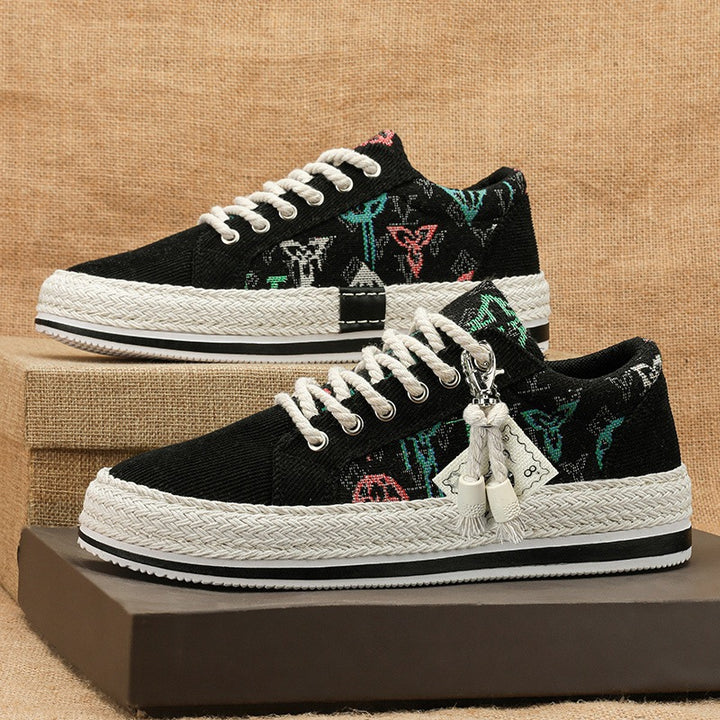 Damen bestickte Canvas‑Sneaker mit Quastenanhänger und geflochtener Plateausohle Echo Archiv