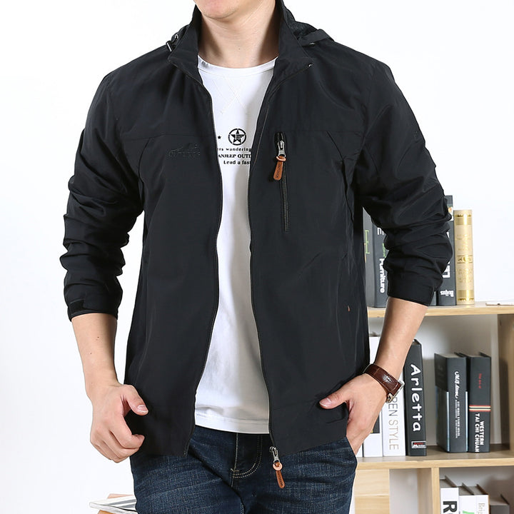 Herren Leichte Kapuzen-Windjacke mit Brust-Reißverschluss und Elastischen Bündchen Echoarchiv