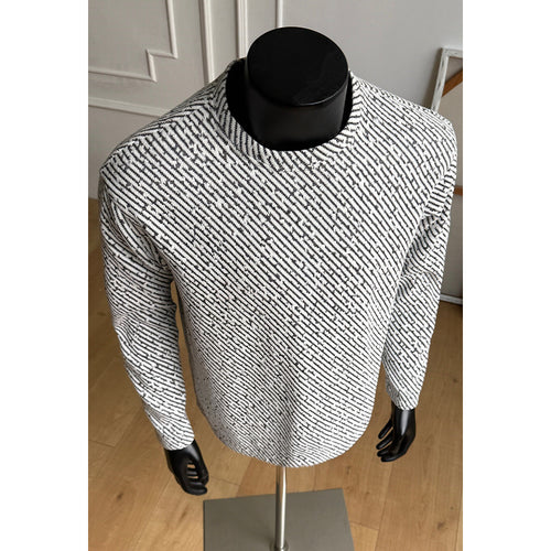 Stylischer Herrenpullover mit langen Ärmeln und kreativen Mustern Echo Archive
