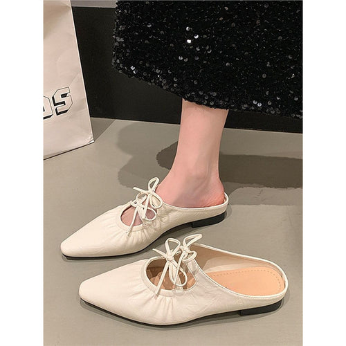 Damen Spitz zulaufende Metallic-Mules mit gerafftem Vorderblatt und Zierband‑Schnürung – Lioré