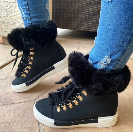 Damen Gefütterte High-Top Sneaker-Boots mit Kunstfellkragen und dekorativer Schnürung Echo Archiv