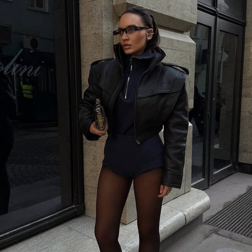 Damen Kurze vegane Lederjacke mit markanter Schulterstruktur und Cropped-Schnitt Echoarchiv