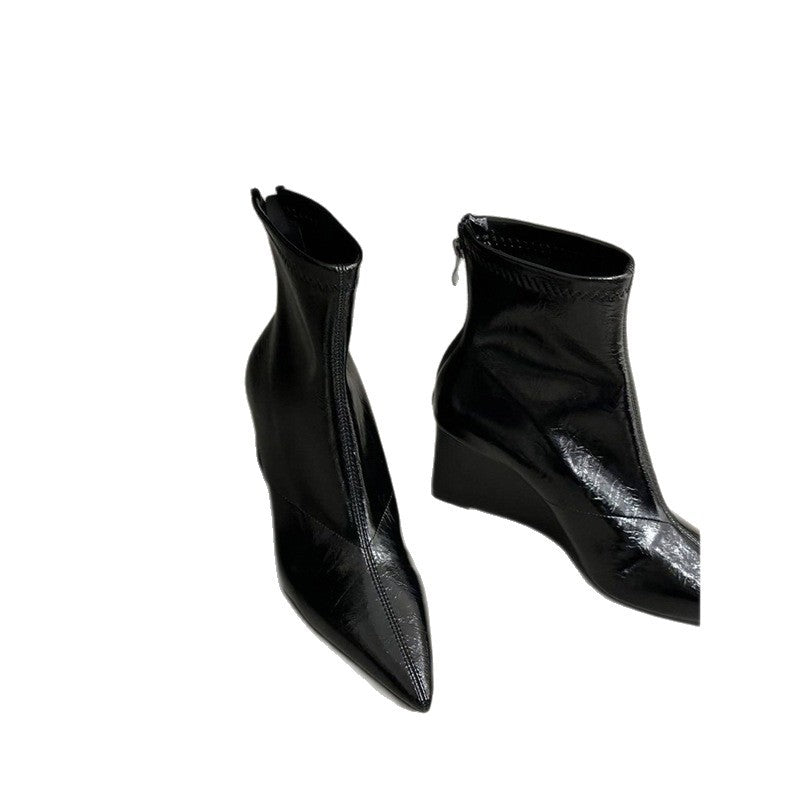 Damen Spitz zulaufende Ankle-Boots mit Sock-Upper und skulptiertem Keilabsatz – Varelle