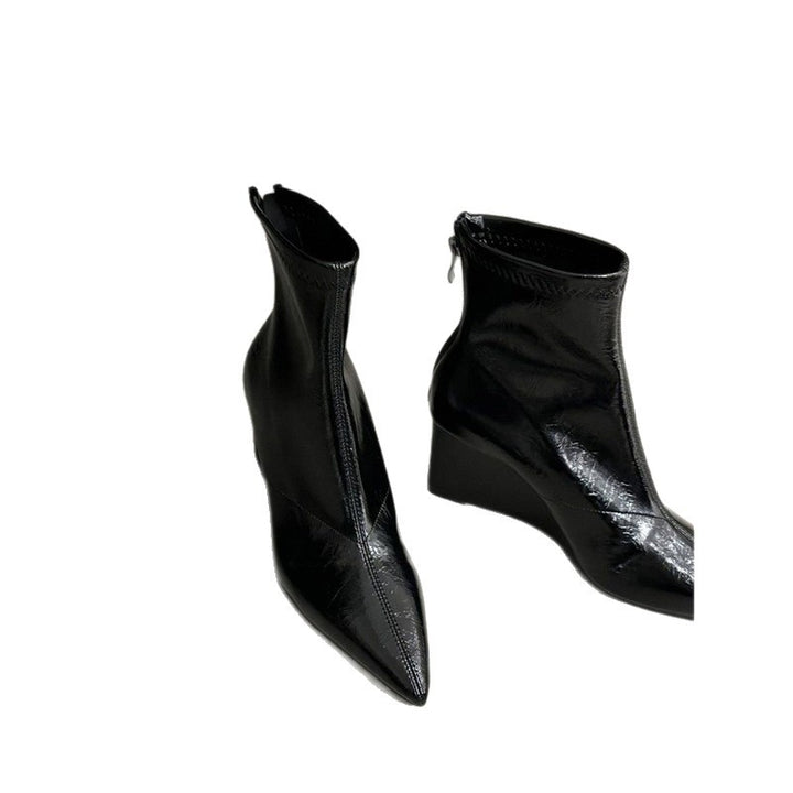 Damen Spitz zulaufende Ankle-Boots mit Sock-Upper und skulptiertem Keilabsatz – Varelle
