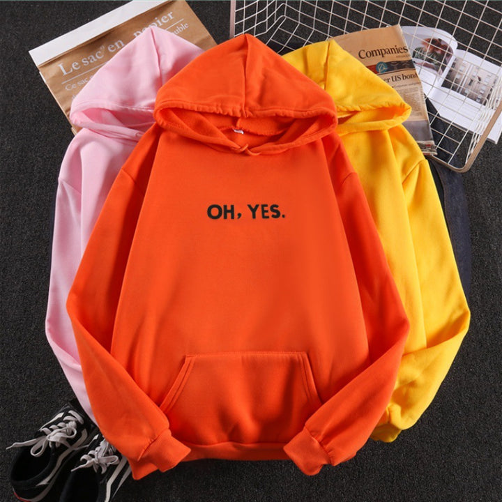 Damen Kapuzenpullover mit weichem Innenfutter, Kängurutasche und dezentem Frontprint – Auréline
