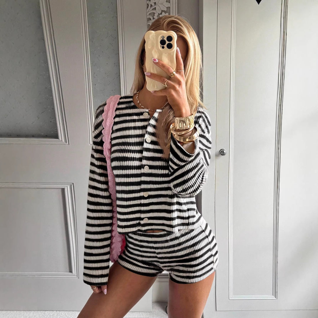 Damen nan gestreiftes Feinstrick-Loungewear-Set mit Knopfleiste und Highwaist-Shorts Echo Archiv