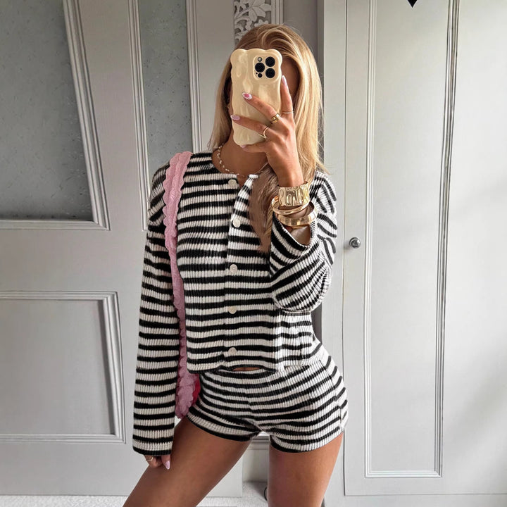 Damen nan gestreiftes Feinstrick-Loungewear-Set mit Knopfleiste und Highwaist-Shorts Echo Archiv