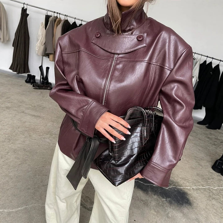 Damen Boxy-Kunstlederjacke mit hohem Stehkragen, Frontzip und Taillenschärpe Echoarchiv