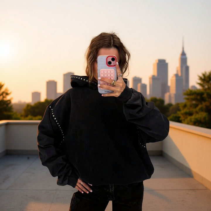 Damen Oversized Kapuzenpullover mit Nietenbesatz und Ballonärmeln Echo Archiv
