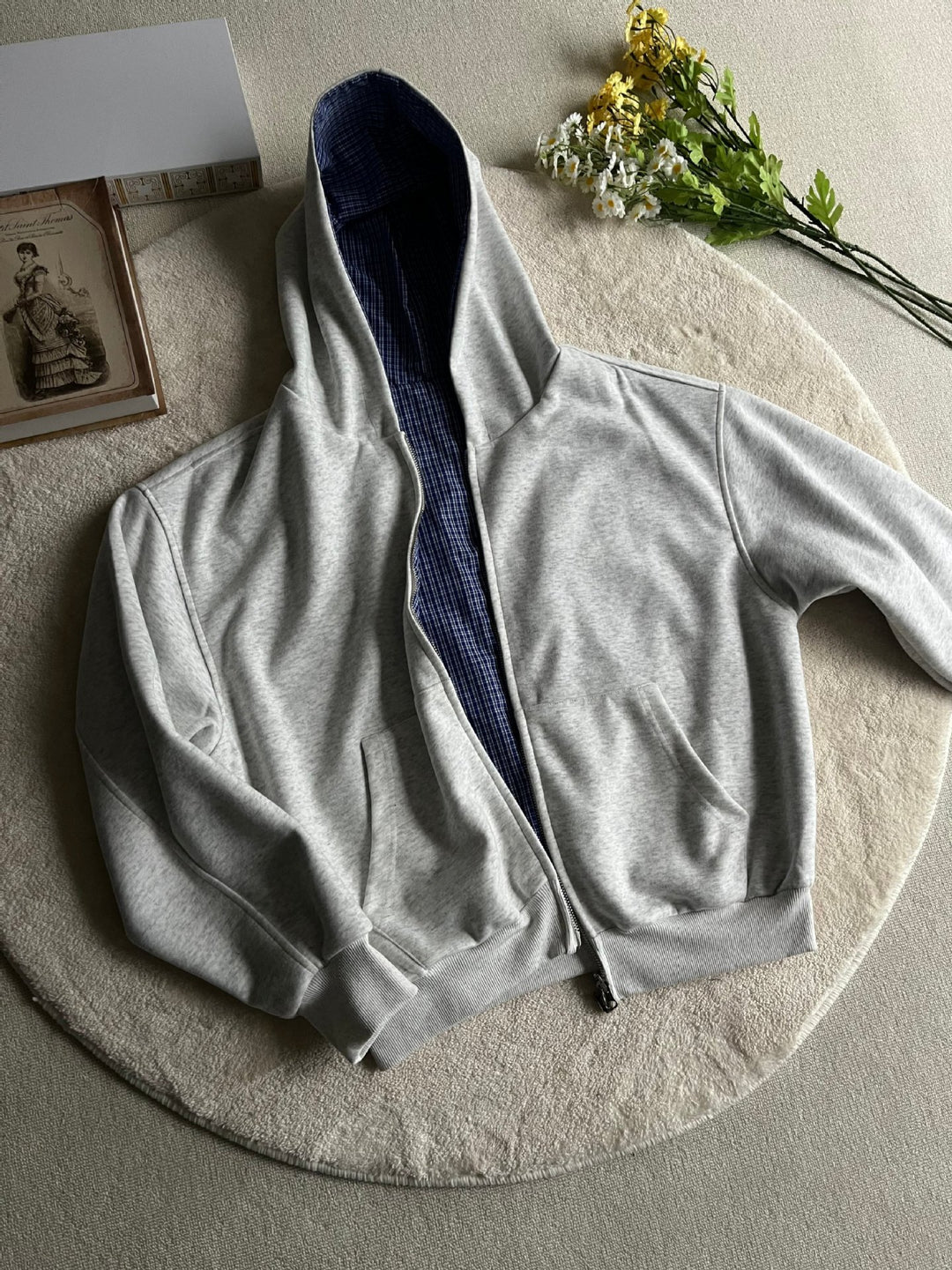 Damen modische Kapuzenjacke mit praktischen Taschen Echoarchiv