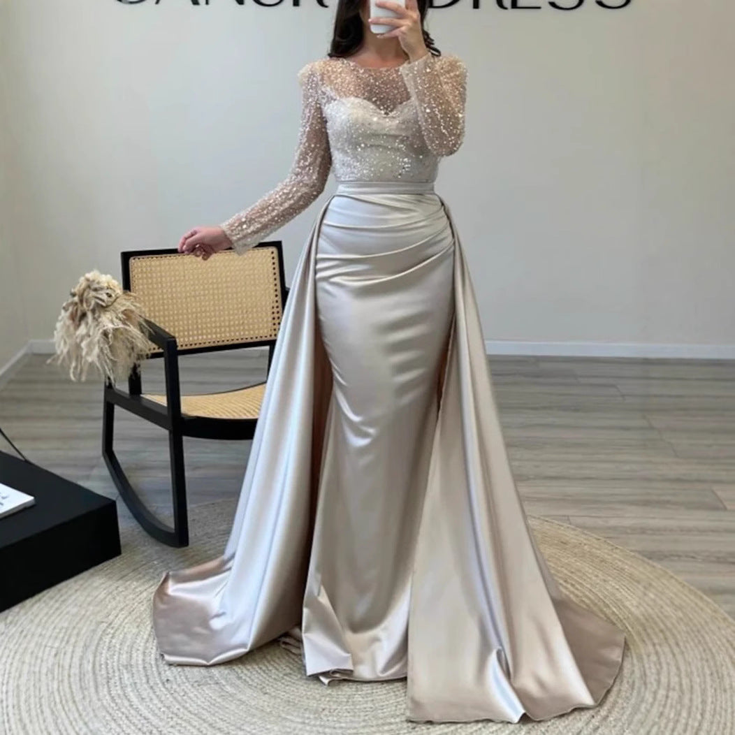 Damen Elegantes Abendkleid mit Glitzerdetails und fließendem Stoff Echoarchiv
