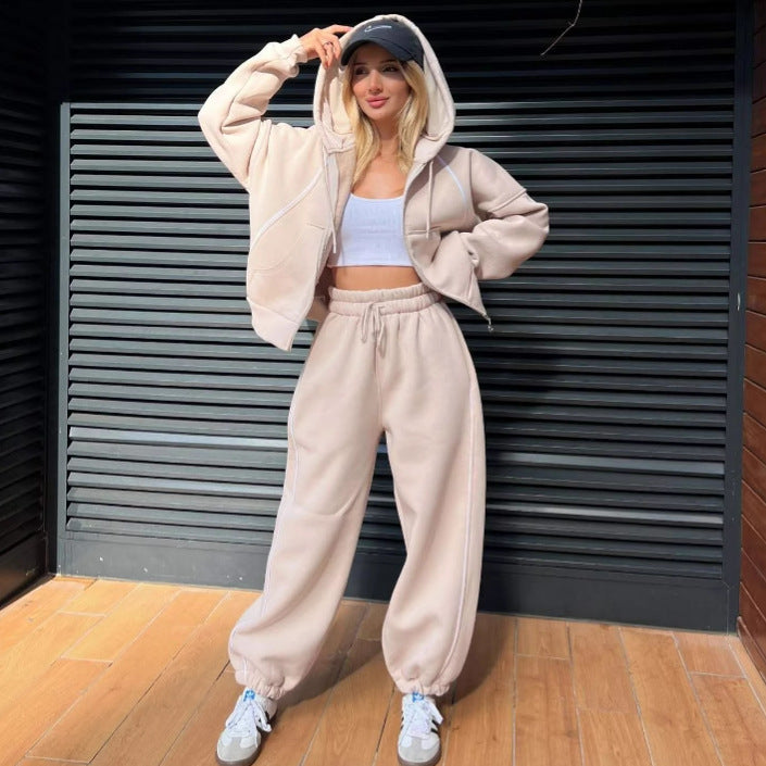 Damen nan kurzes Zip-Hoodie und Highwaist Jogginghose Set mit elastischem Komfortbund und seitlicher Paspel Echo Archiv