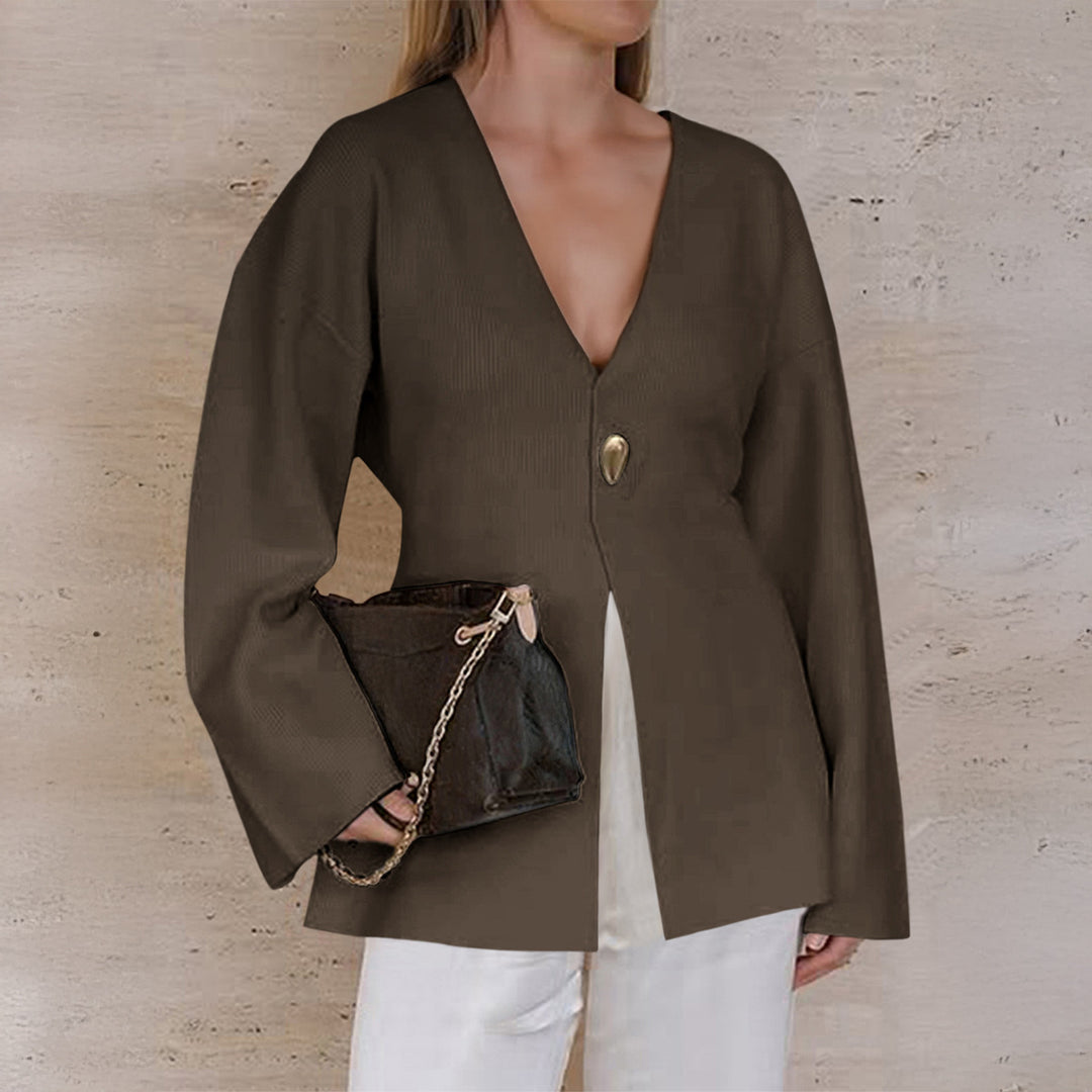 Damen taillierter Feinstrick-Cardigan mit V-Ausschnitt, Zierknopf und frontaler Schlitz – Veloura
