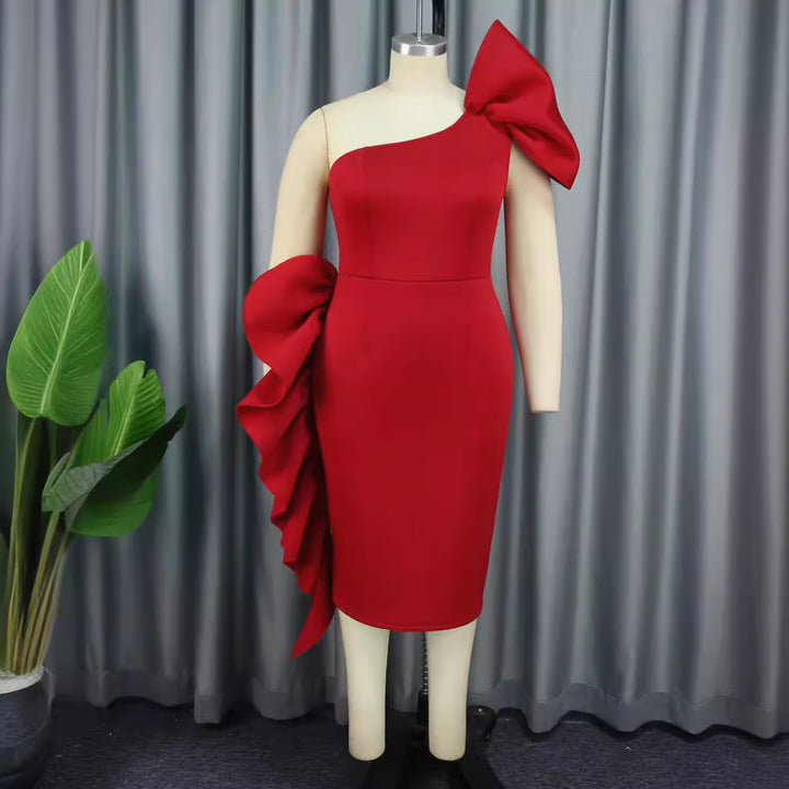 Damen figurbetontes Abendkleid mit asymmetrischem Design und voluminösem Schleifenakzent Echo Archiv