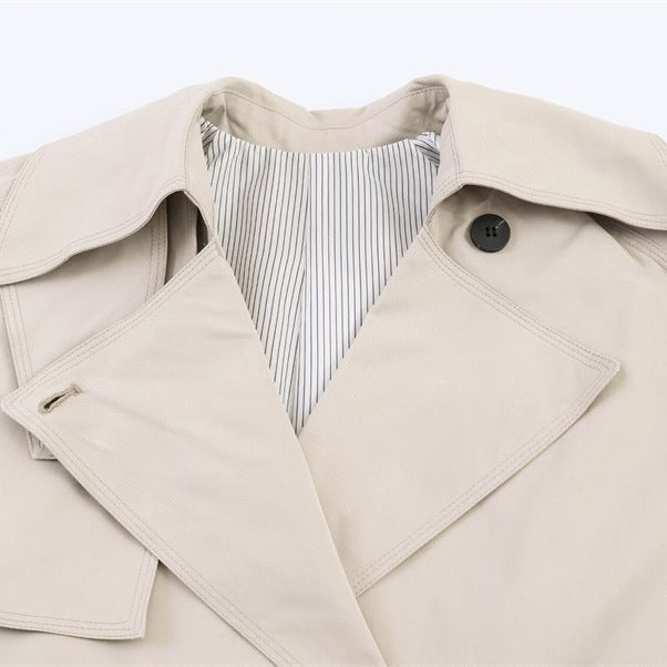 Damen Kurz geschnittener Oversized Trenchcoat mit Taillengürtel und doppelreihiger Knopfleiste Echo Archiv