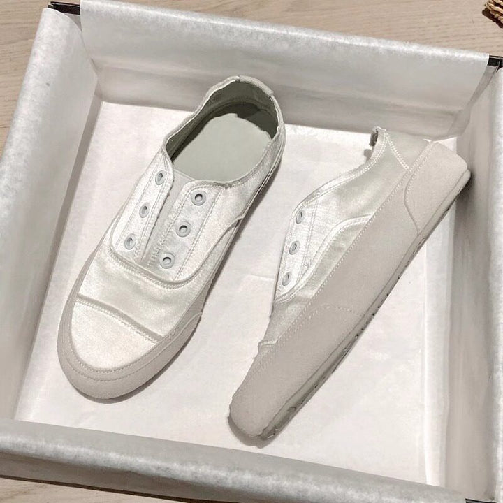 Damen Satin‑Slip‑On Sneaker mit gummierter Zehenkappe und elastischem Einstieg Echo Archiv